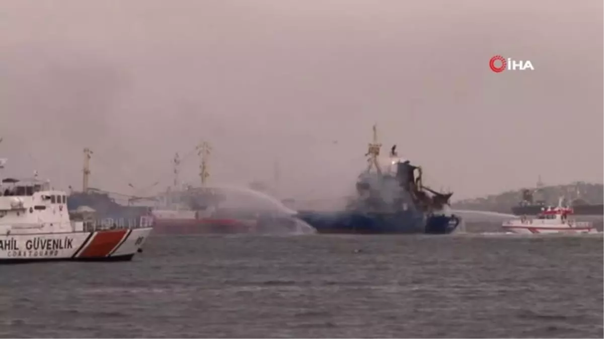 Pendik Açıklarında Yanan Gemiyi Söndürme Çalışmaları Sürüyor