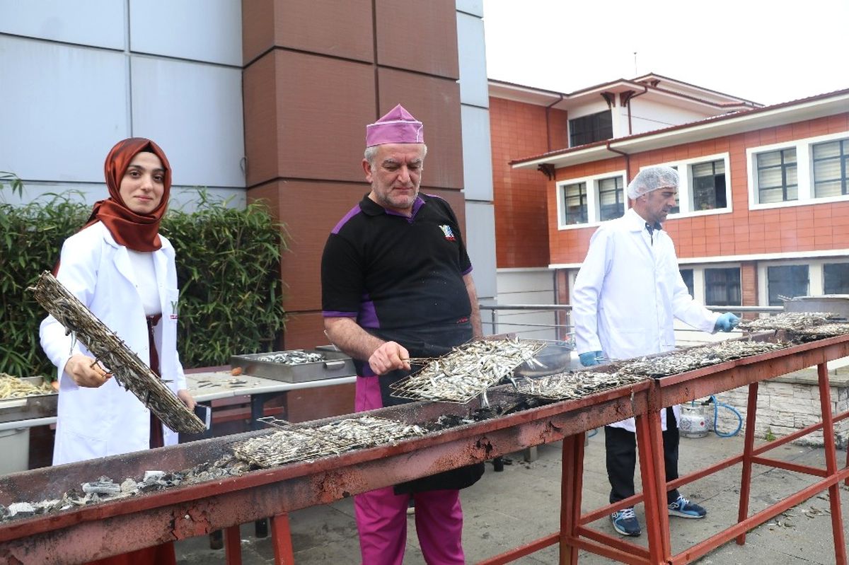 Recep Tayyip Erdoğan Üniversitesi\'nde Hamsi Festivali