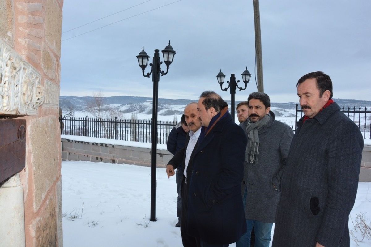 Restorasyonu Tamamlanan Himmet Baba Türbesi Alanını Yakından İncelediler