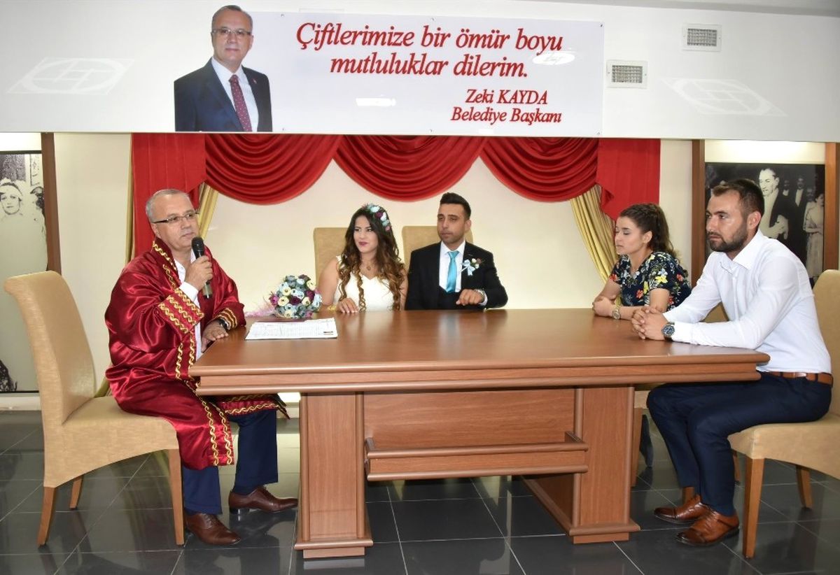 Salihli\'de 2018 Yılında 35\'i Yabancı Bin 187 Nikah Kıyıldı