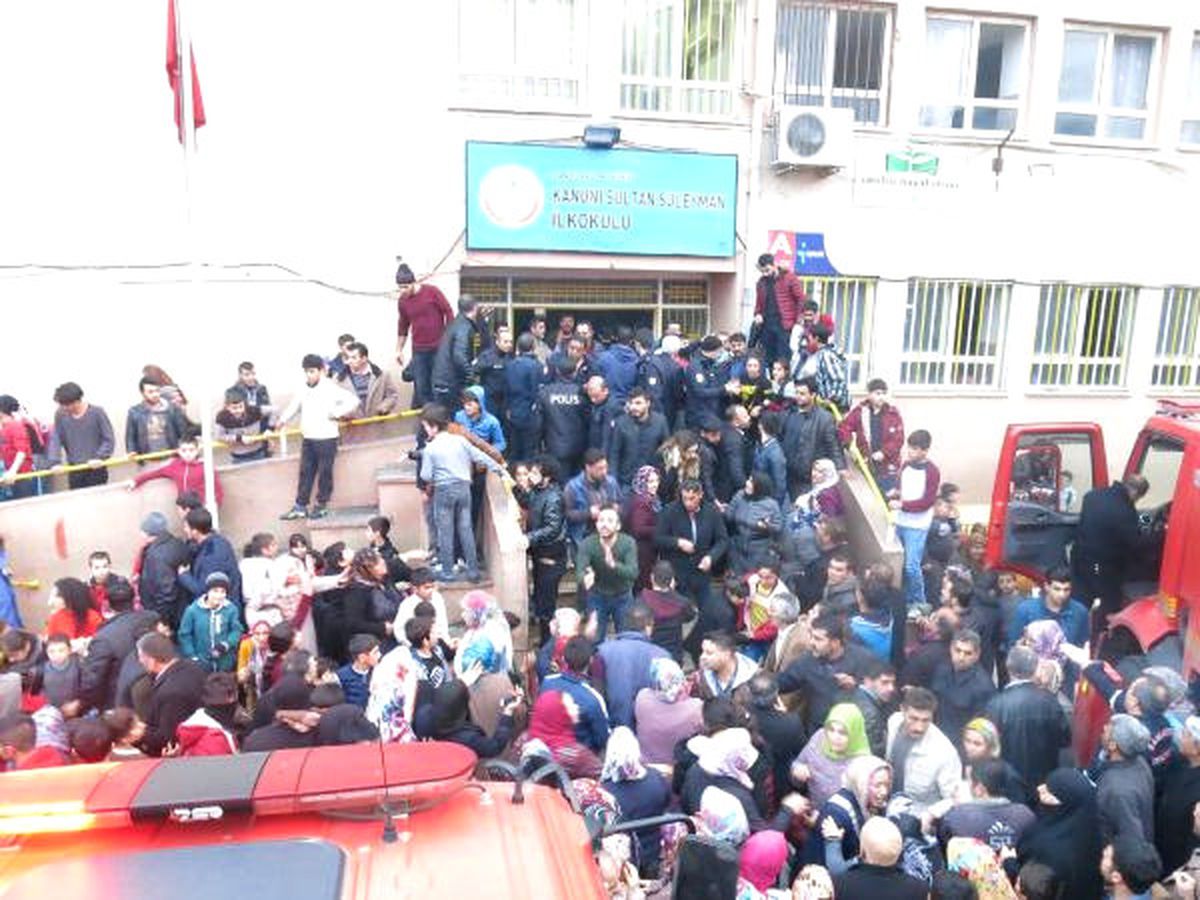 Şanlıurfa\'da Okulda Yangın Paniği