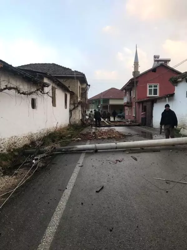 Şarkikaraağaç’ta Fırtına Hasara Yol Açtı Son Dakika