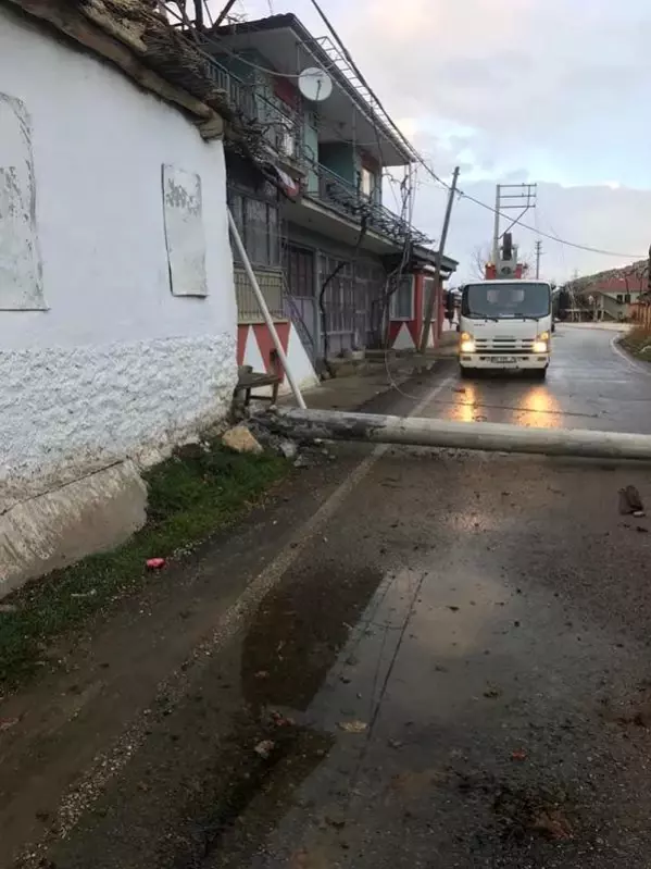 Şarkikaraağaç’ta Fırtına Hasara Yol Açtı Son Dakika