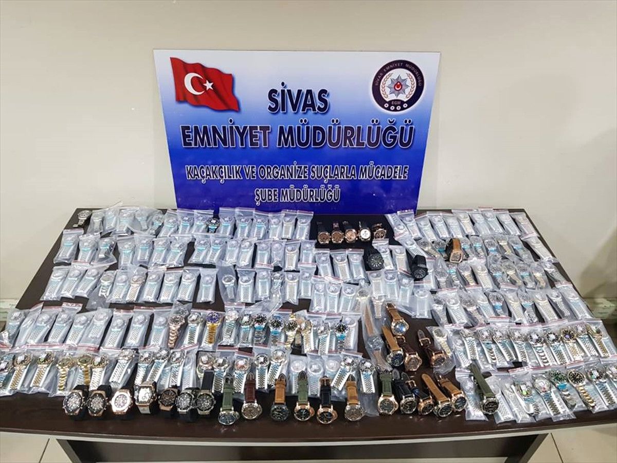 Sivas\'ta Kaçak Saat Operasyonu
