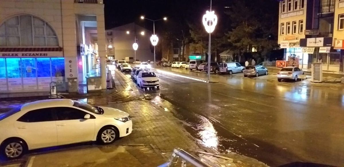 Şuhut\'ta Şiddetli Yağmur ve Fırtına
