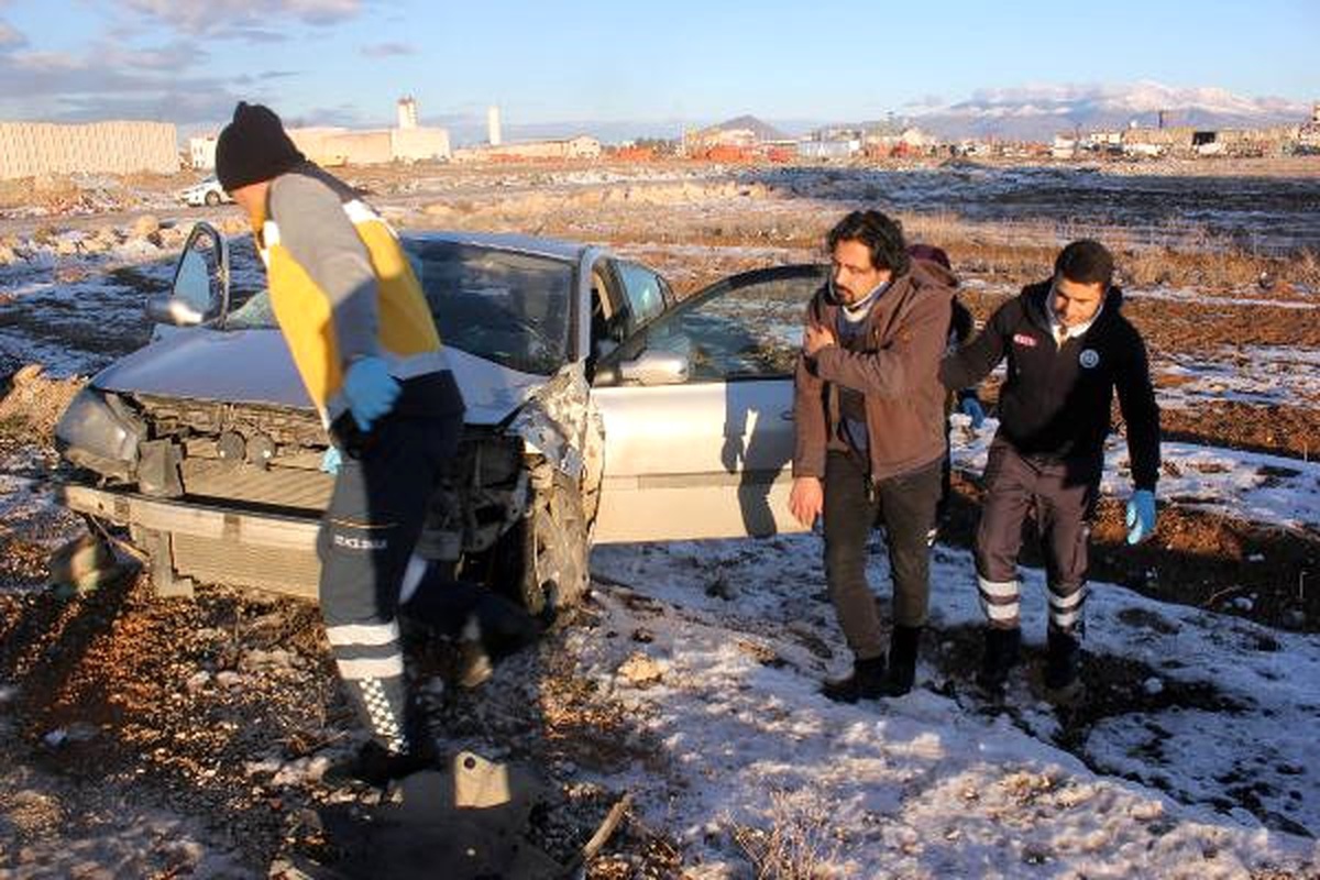 Takla Atan Otomobilden, Emniyet Kemeri Sayesinde Hafif Sıyrıklarla Kurtuldu