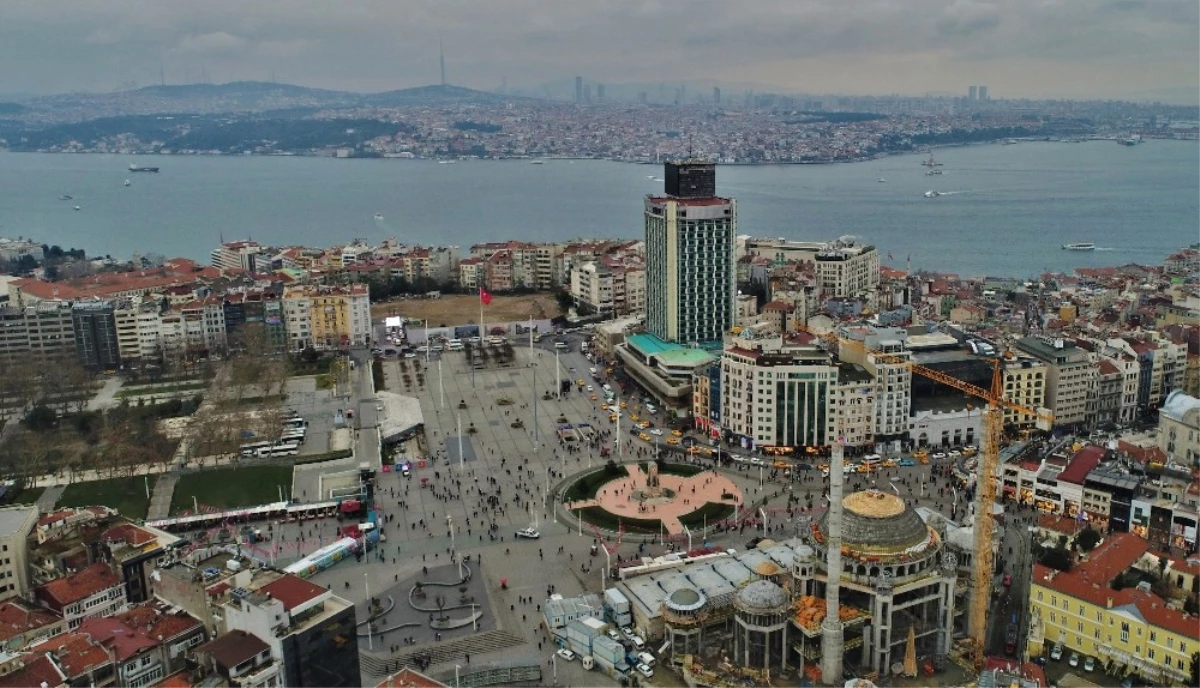 Taksim\'in Siluetine Çamlıca Kulesi