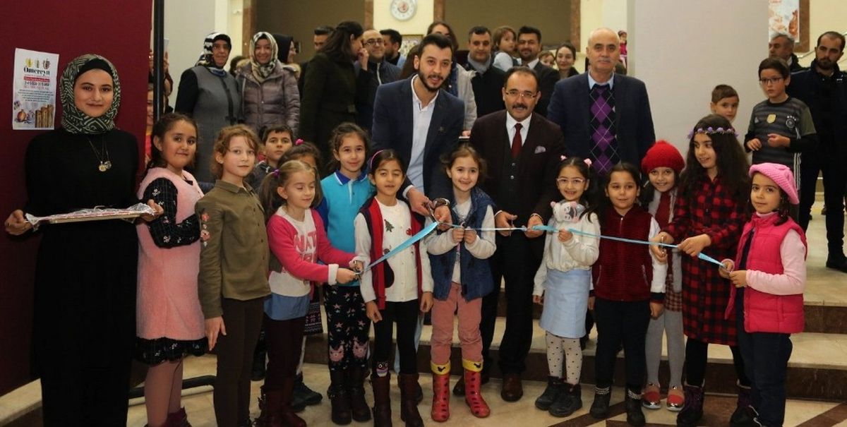 Uşak\'ta El Emeği Göz Nuru Eserler Görücüye Çıktı