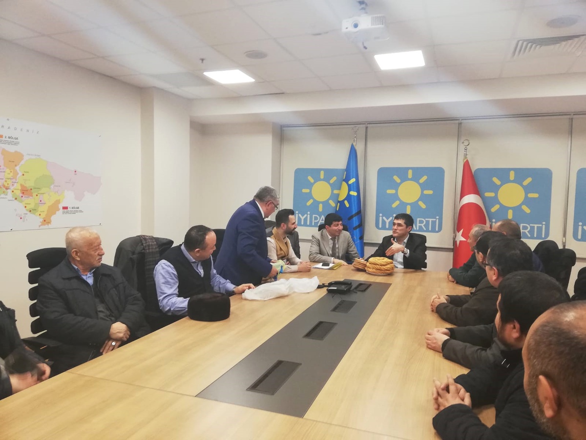 Uygur Türklerinden İyi Parti\'ye Teşekkür Ziyareti