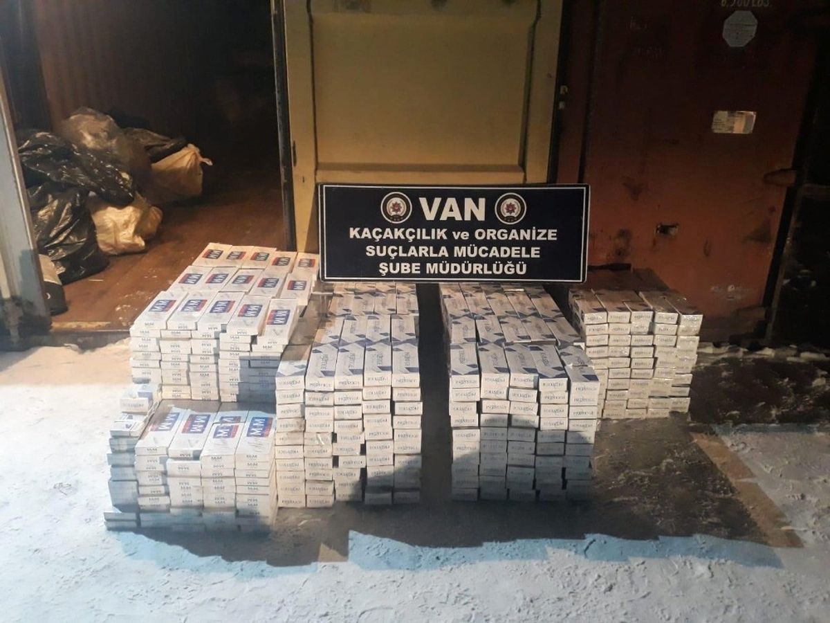 Van\'da 8 Bin 500 Paket Kaçak Sigara Ele Geçirildi