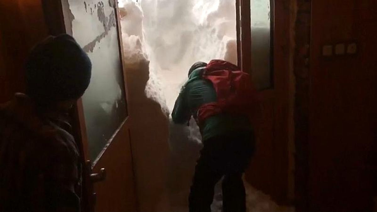 Video | Avrupa Kara Kışa Teslim, Türkiye\'de Kar Yağışı ve Tipi Etkili Oluyor