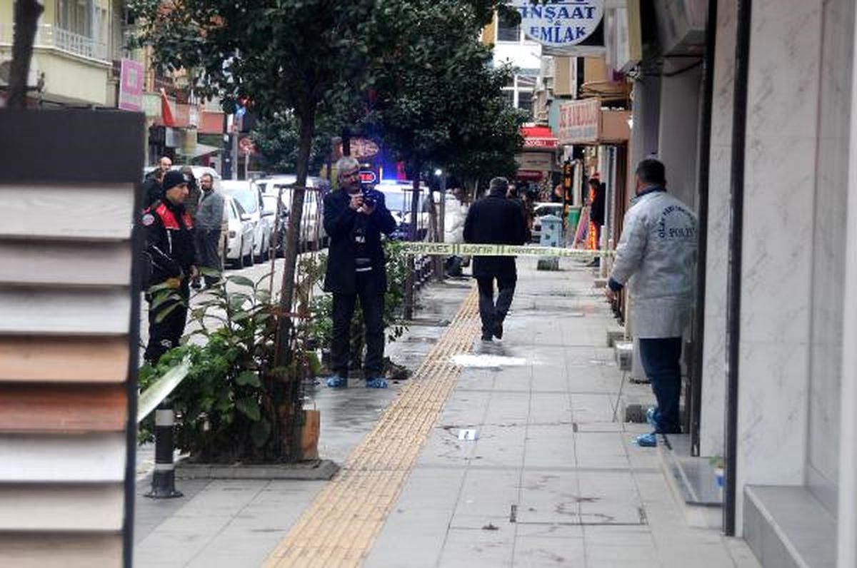 Yalova\'da Borç Kavgası: 1 Yaralı