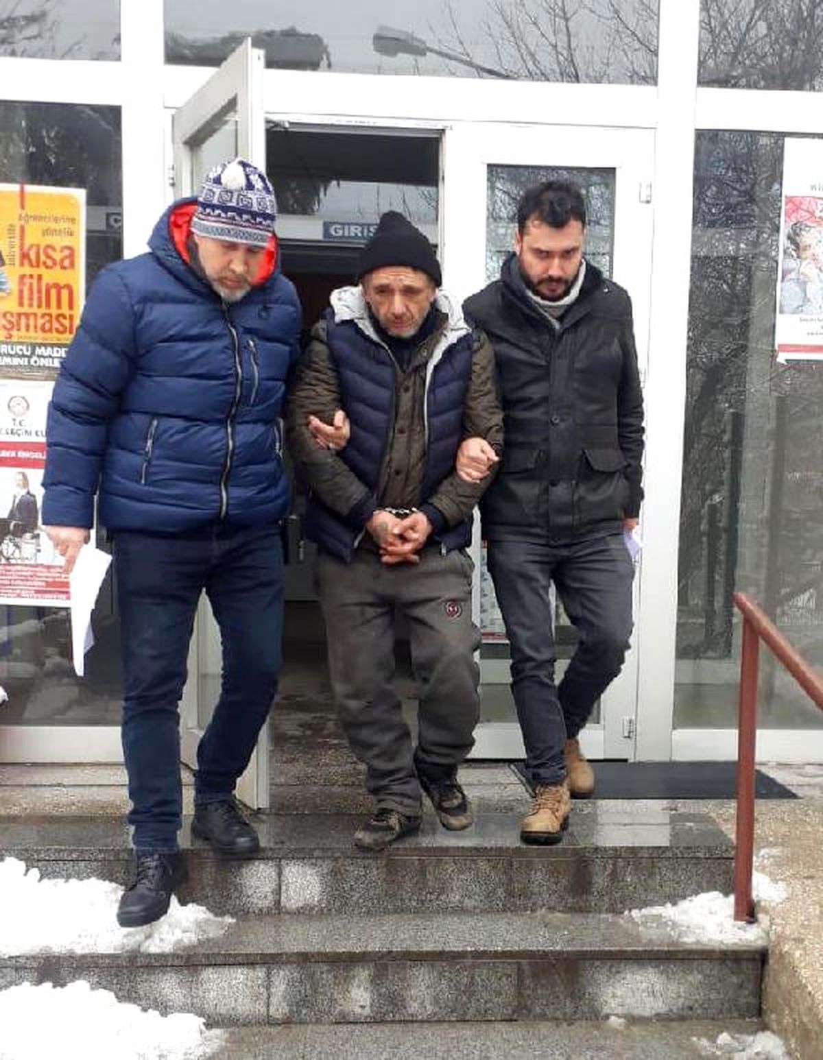 12 Yıl Hapis Cezasıyla Aranırken, Polisin Şüphesiyle Yakalandı