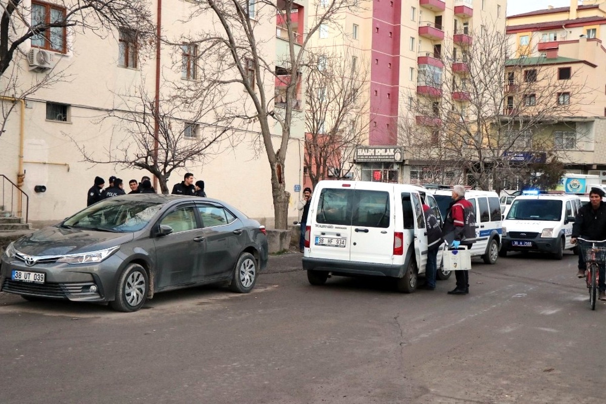 14 Yaşındaki Çocuk Annesini Av Tüfeğiyle Kazara Vurdu