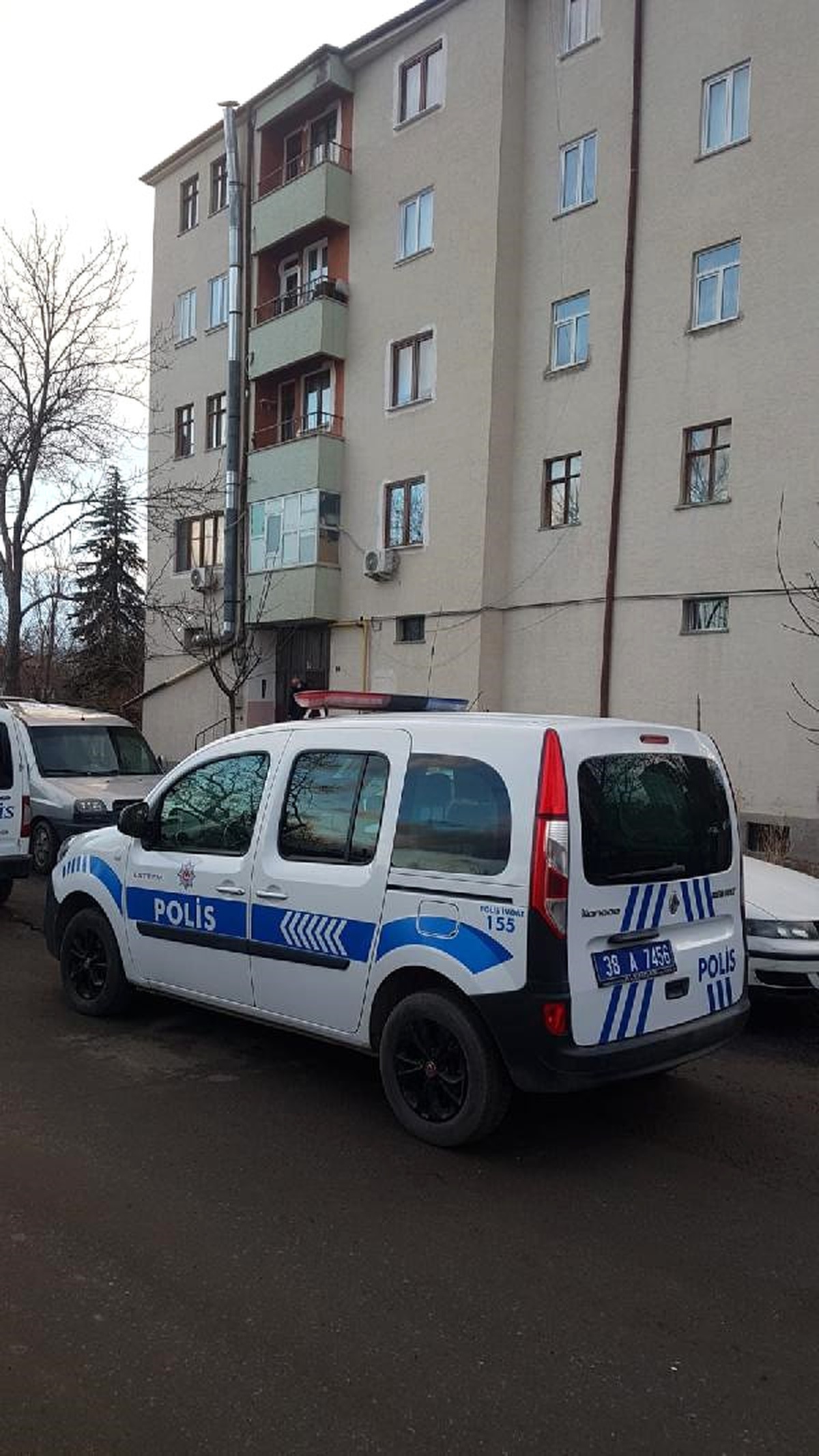 15 Yaşındaki Çocuk, Kazayla Tetiğe Basınca Annesini Yaraladı