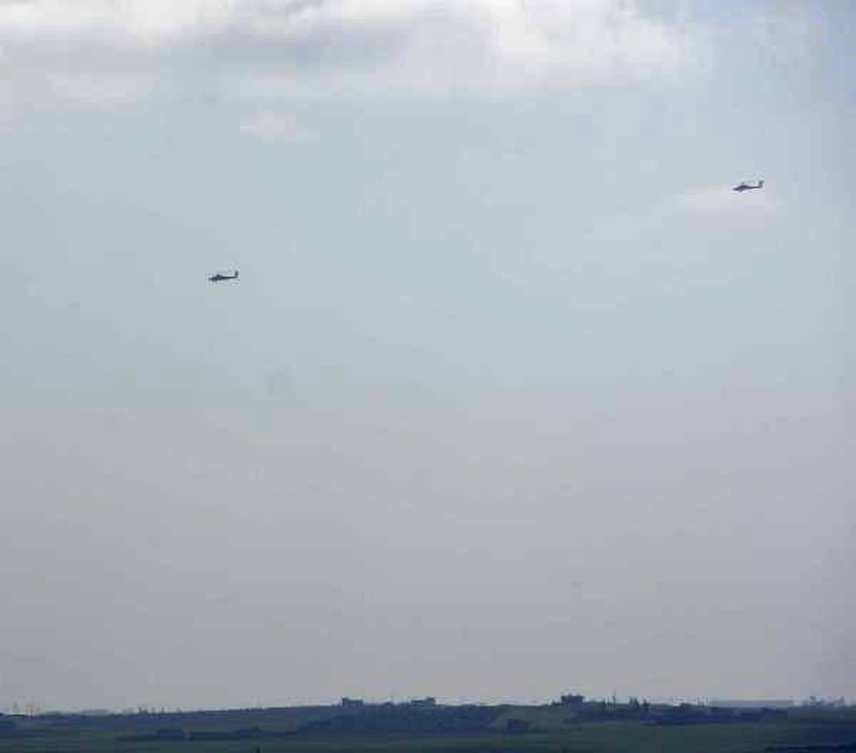 ABD Helikopterlerinden Menbiç Sınırında Devriye Uçuşu