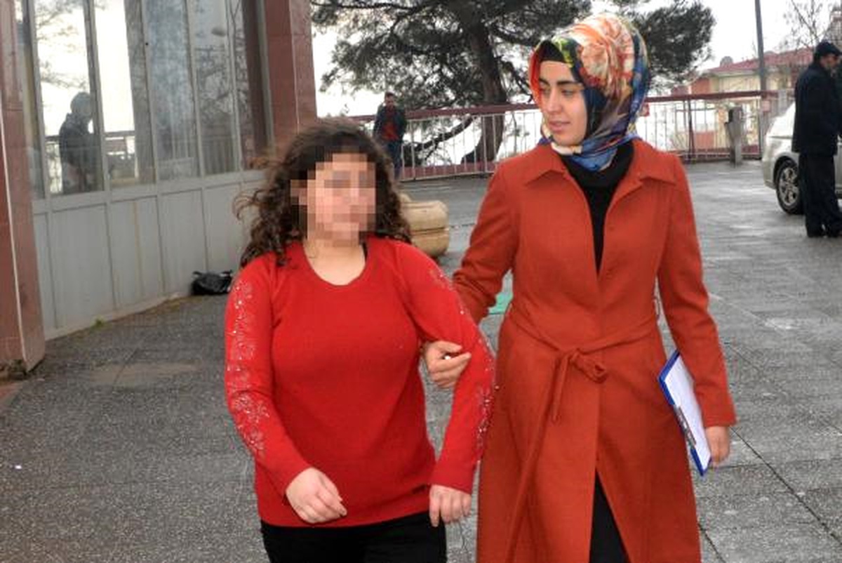 Ailesinden Şiddet Gördüğünü Öne Süren Kıza Polis Sahip Çıktı