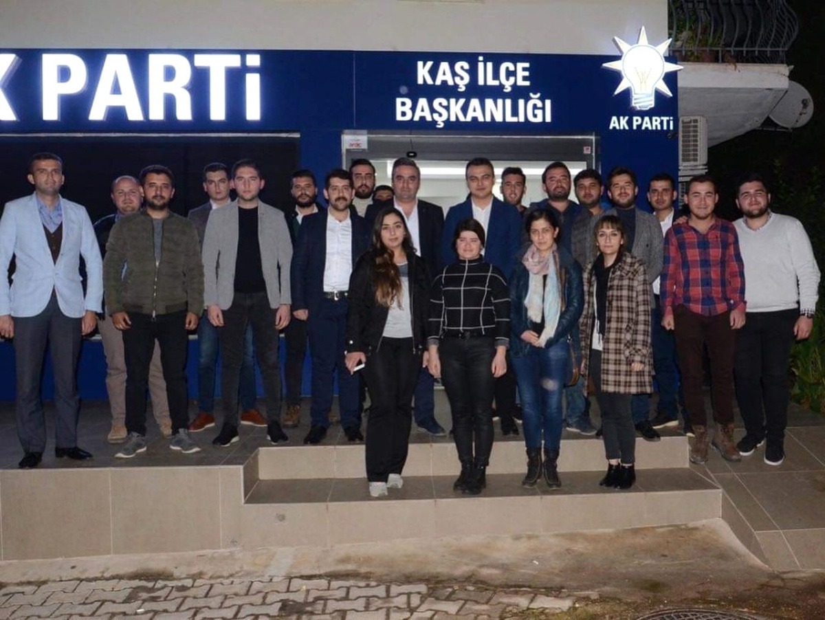 AK Parti Kaş Gençlik Kolları\'nda Yeni Yönetim Belli Oldu