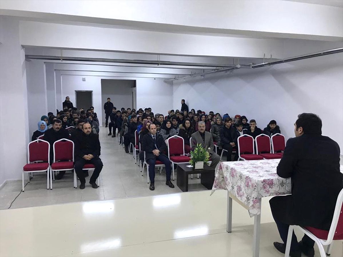 Akıncılar Kaymakamı, Öğrencilerle Buluştu
