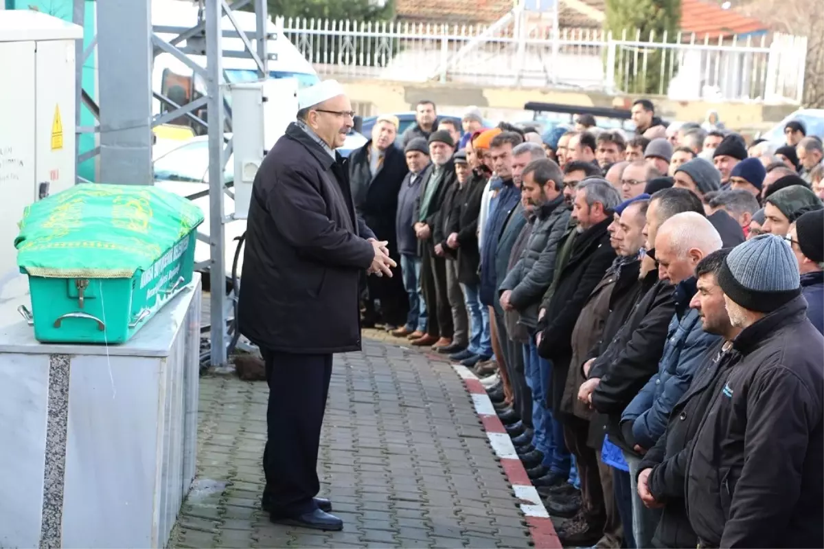 Aracında Yanmış Olarak Bulunan Emekli Öğretmene Son Veda