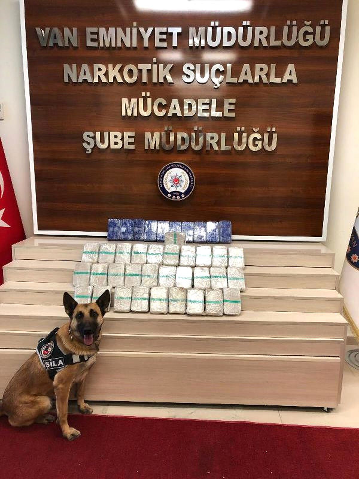 Araçta \'Şila\' ile Yapılan Aramada, 21 Kilo Eroin Ele Geçirildi