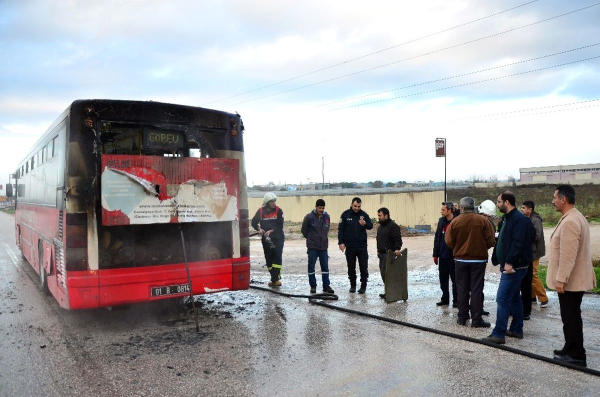 Arızalı Otobüs Tamire Götürülürken Yandı