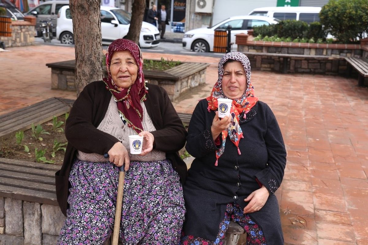 Belediyeden Soğuk Havada Sıcacık İkram