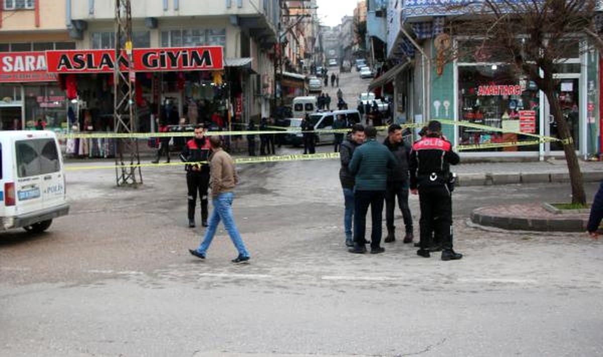 Boşanma Nedeniyle Husumetli Aileler Çatıştı: 1 Ölü, 13 Yaralı