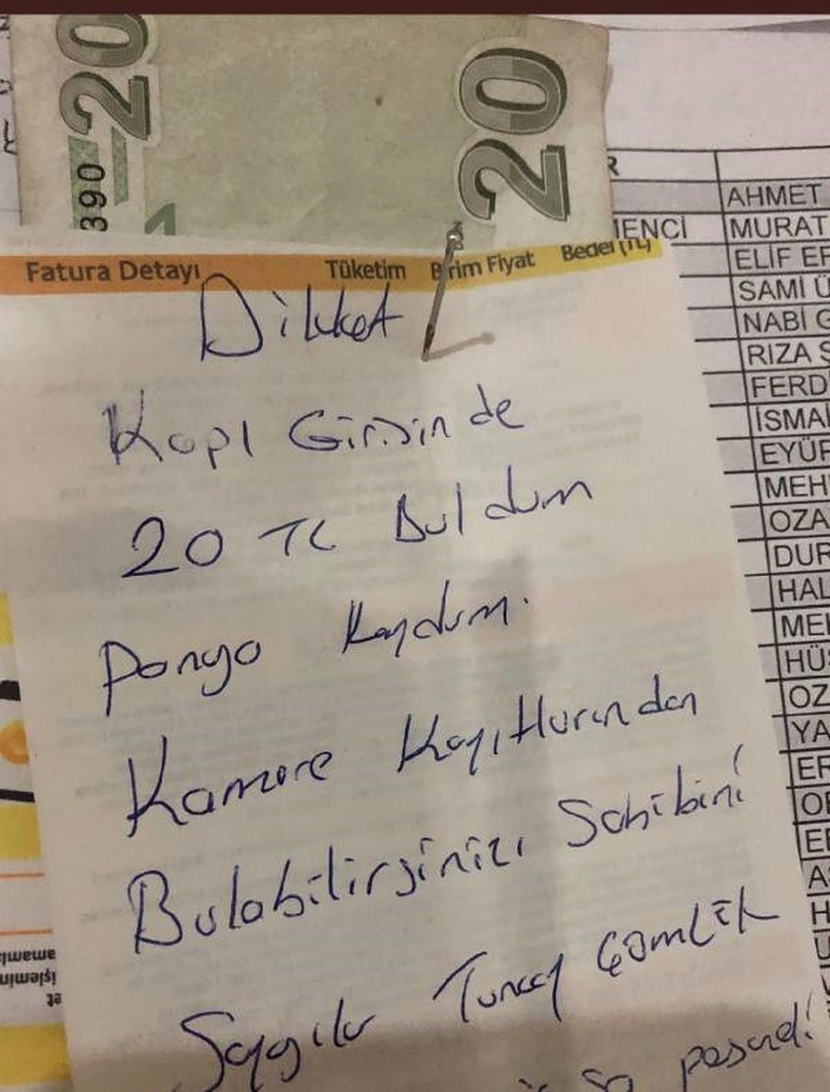 Bulduğu Parayı, Notla Birlikte Panoya Bıraktı