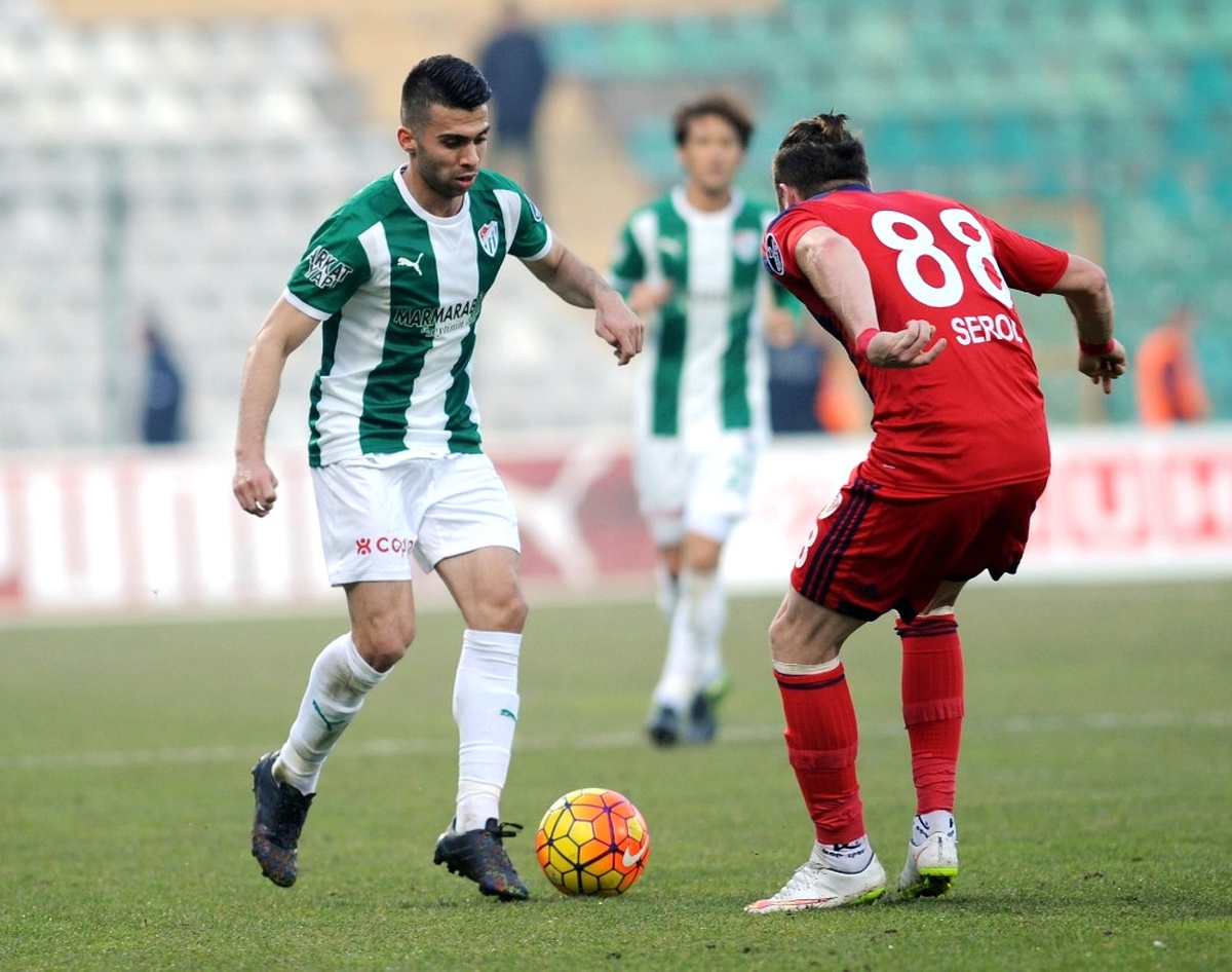 Bursaspor Emre Taşdemir ile Yollarını Ayırdı