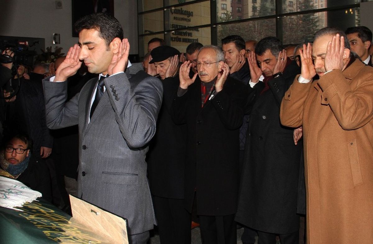 CHP\'li Gürsel Erol\'un Annesi Son Yolculuğuna Uğurlandı