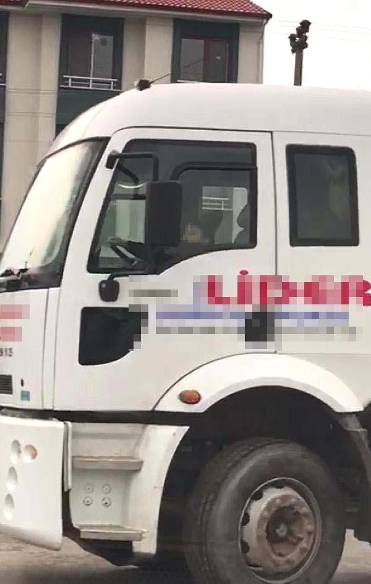 Çocuk Sürücü Kursuna Ait Tır\'ı Kullanırken Görüntülendi