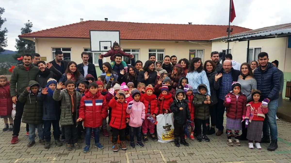 Çocuklar Üşümesin Diye