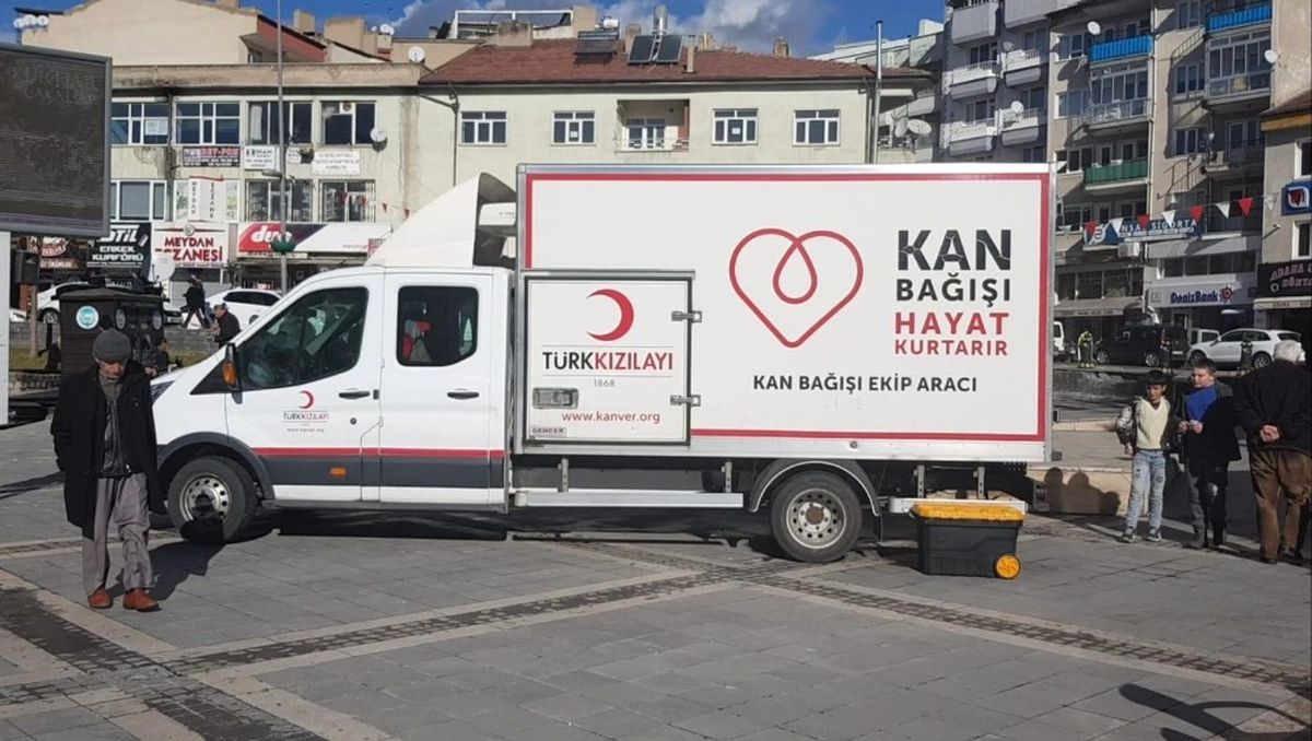 Develi\'de Kan Bağışı Devam Ediyor