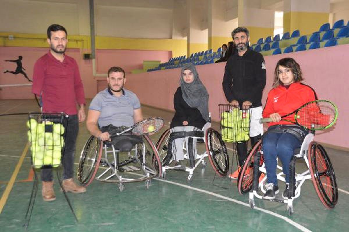 Engelliler Tenisle Hayata Tutunuyor