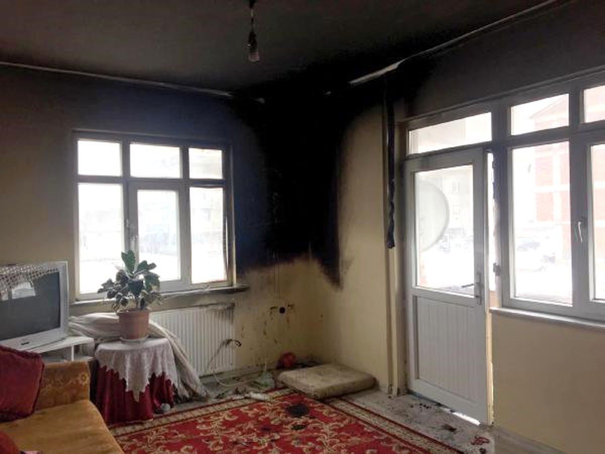 Evde Çıkan Yangında İkizler Yaralandı