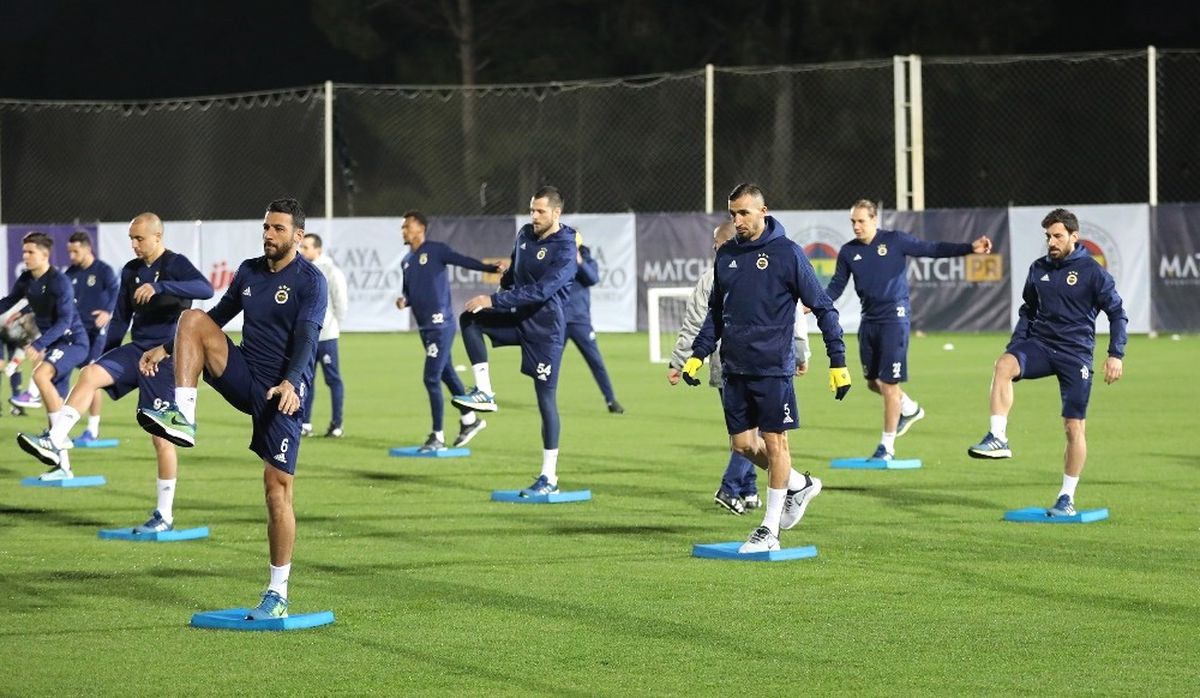 Fenerbahçe\'de Kamp Çalışmaları Sürüyor