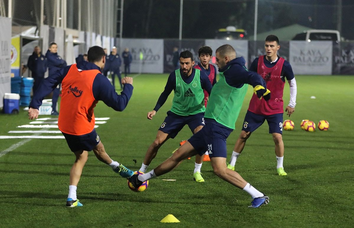 Fenerbahçe\'de Kamp Çalışmaları Sürüyor