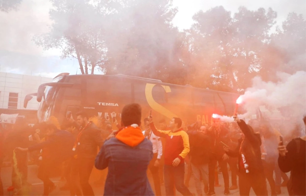 Galatasaray\'a Antalya\'da Coşkulu Karşılama