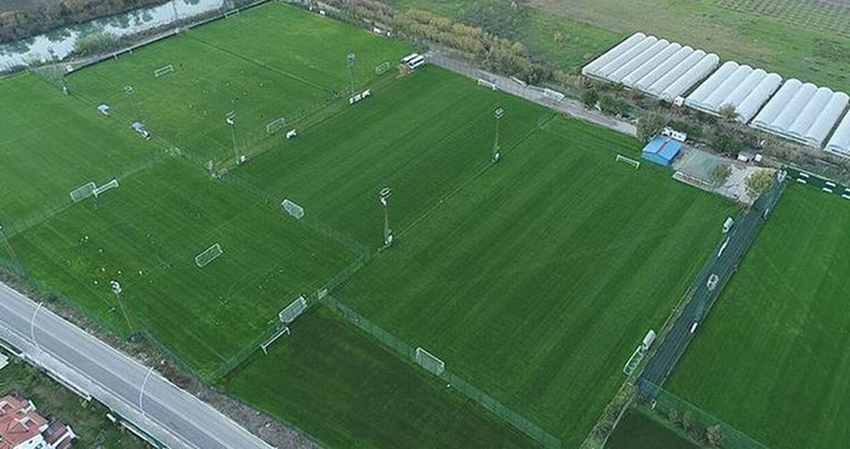 Galatasaray ve Başakşehir, Kamp İçin Antalya\'ya Gitti