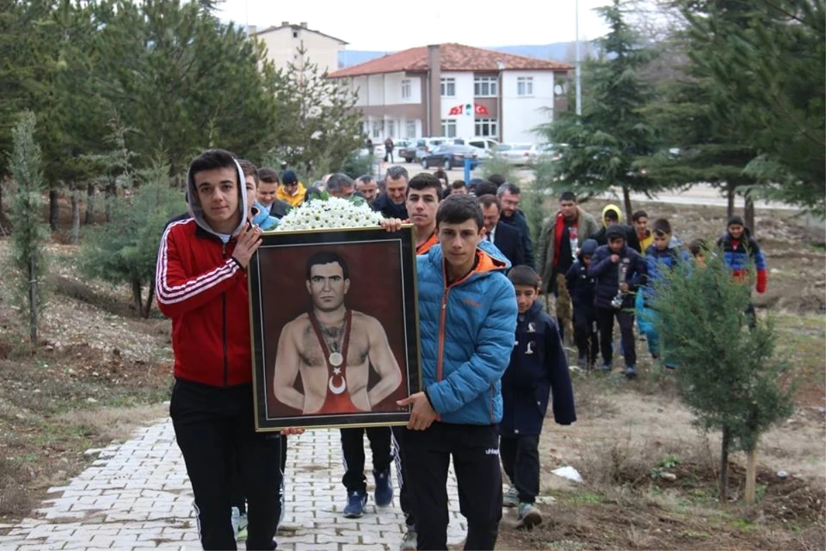 Hamit Kaplan Mezarı Başında Anıldı