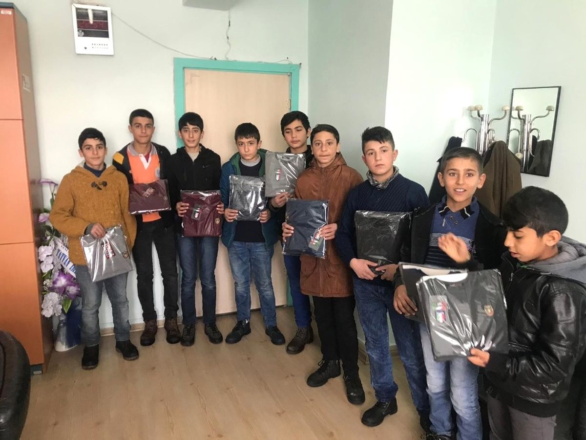 İhtiyaç Sahibi Öğrencilere Kıyafet Yardımı