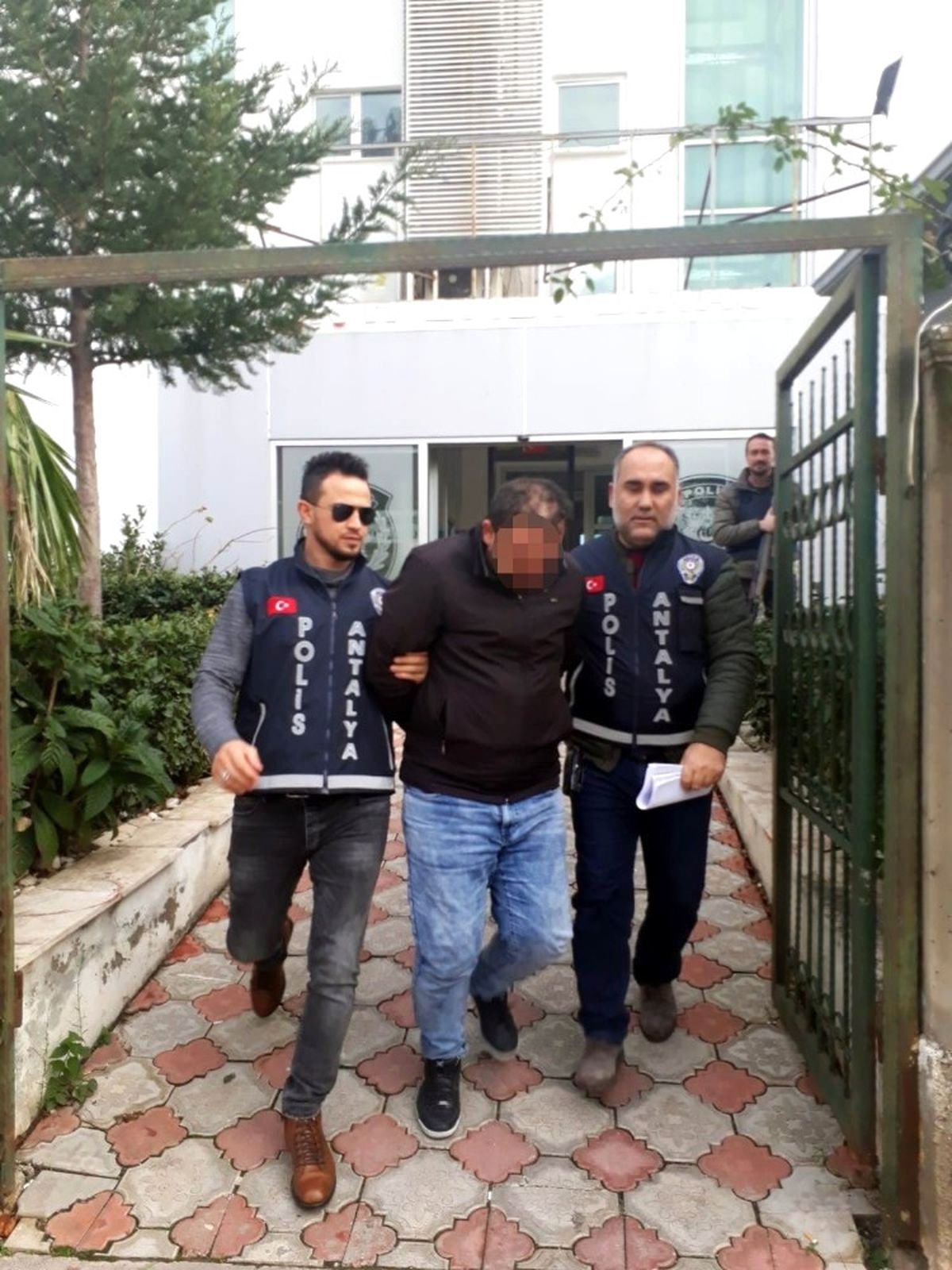 İnternet Dolandırıcısı Antalya\'da Yakalandı
