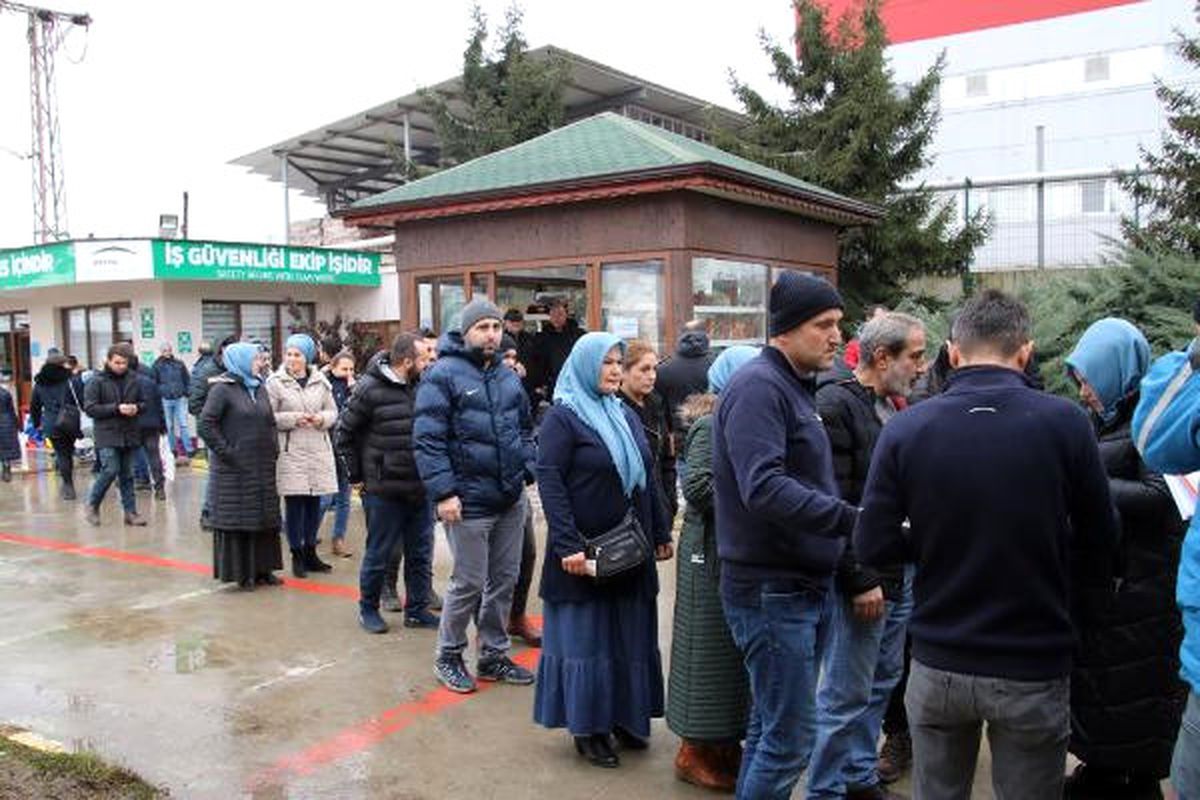 İşçilere Destek İçin Ucuza Şeker Satıp, Odun Dağıttılar