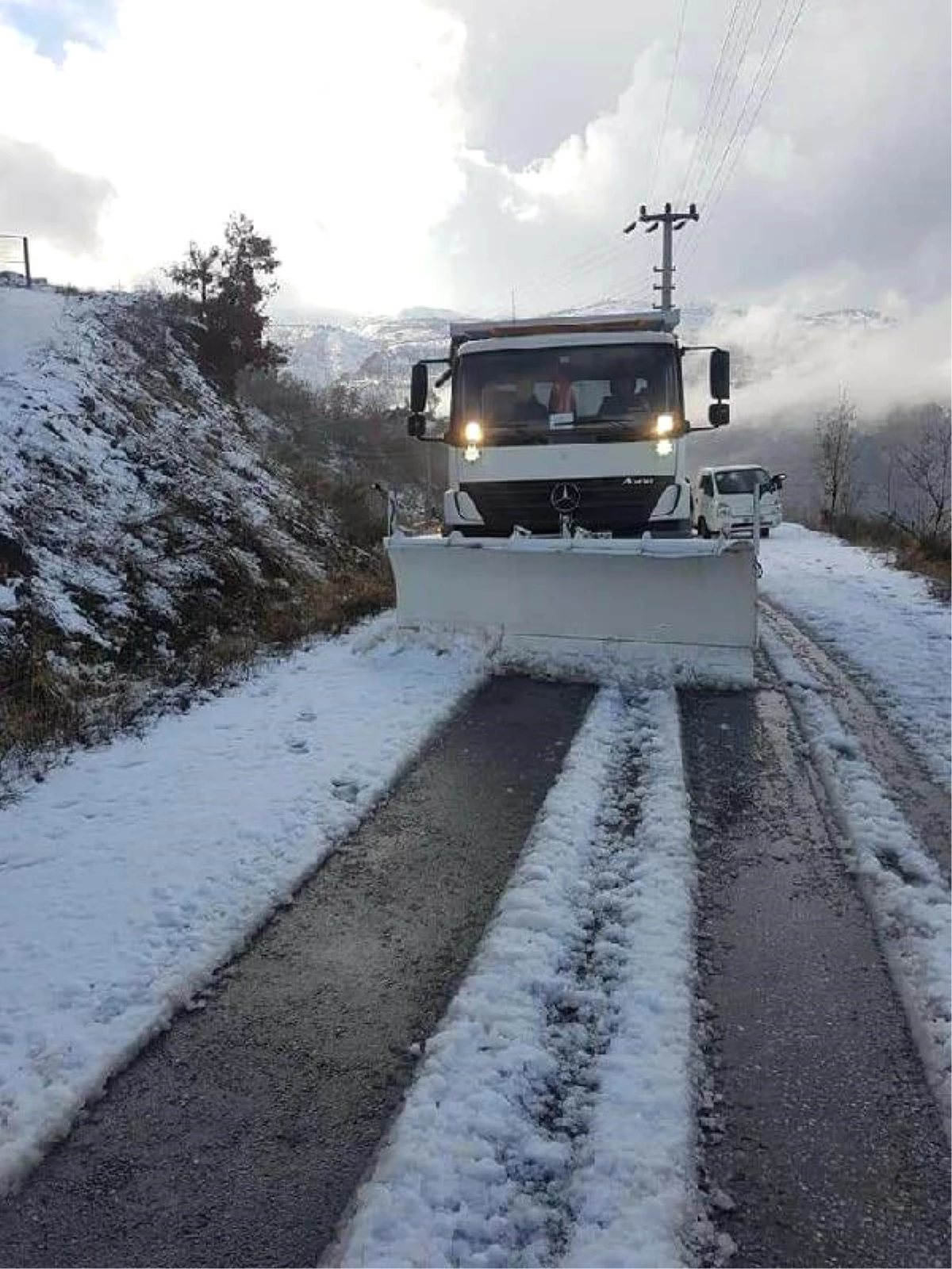 İzmir\'in Yüksek Kesimlerine Kar Yağdı (2)