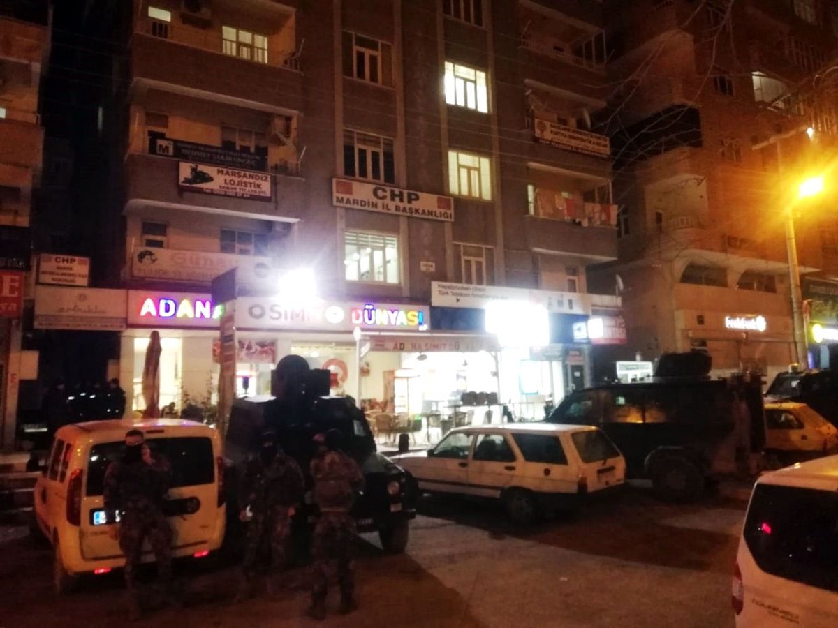 Mardin\'de Hdp İl Binası\'na Yasaklı Yayın Operasyonu