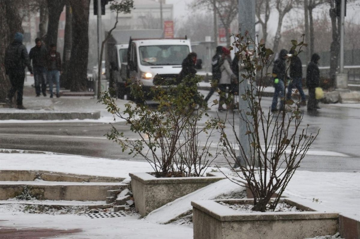 Meteoroloji Uyardı, Kar Balkanlar\'dan Giriş Yaptı