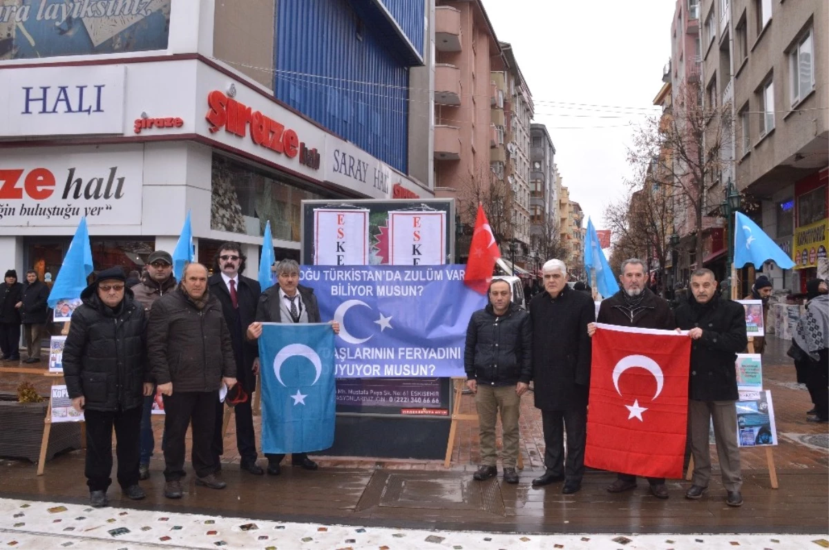 Müslüman Uygur Türkleri Soykırıma Uğratılmaktadırlar