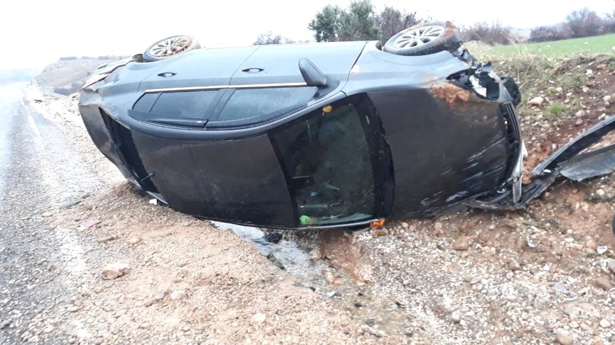 Otomobil Takla Attı: 2 Yaralı