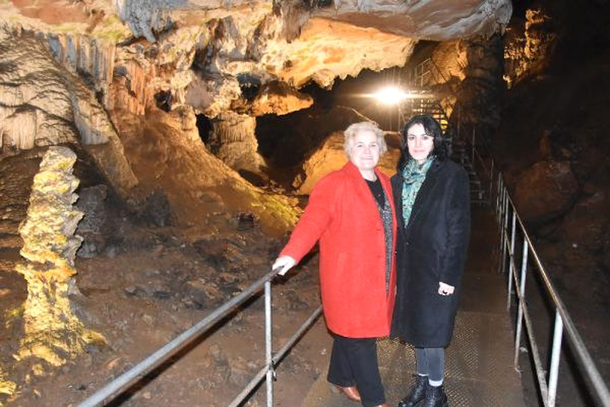 Oylat Mağarası\'na Giren Terliyor